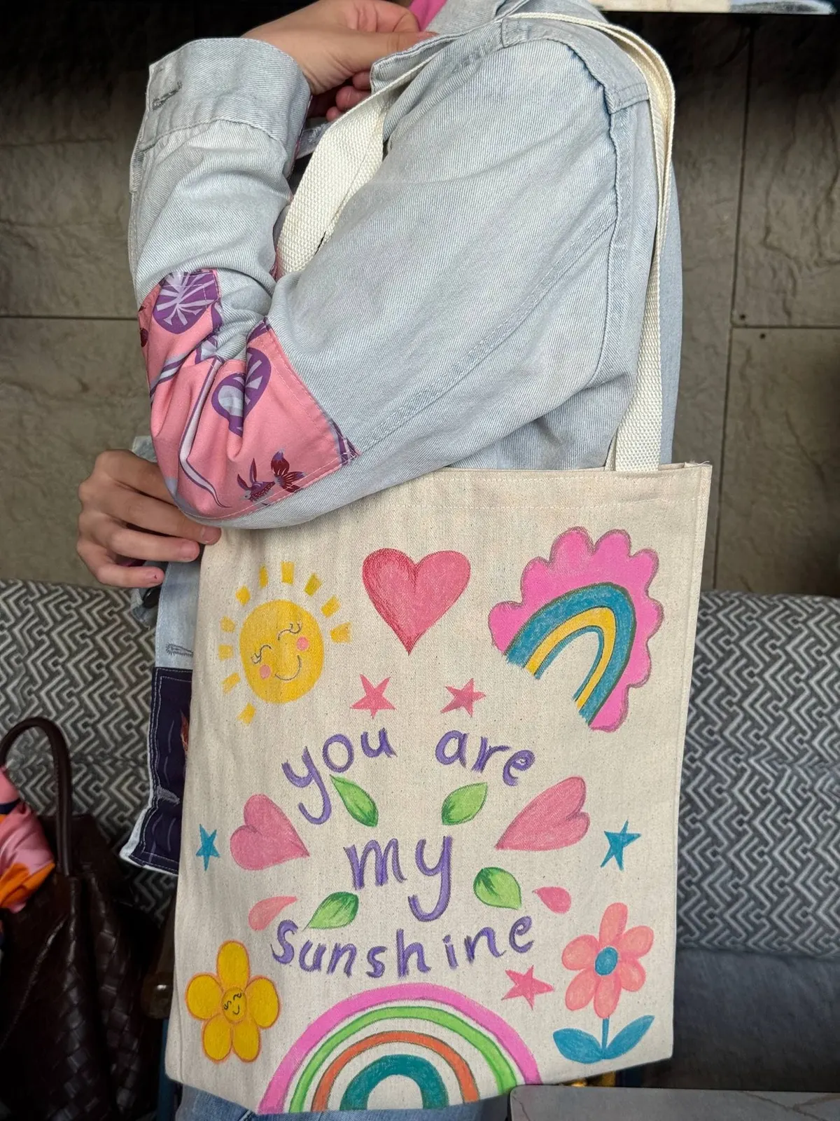 حقيبة قماشية مرسومة بقوس قزح وعبارة «you are my sunshine»